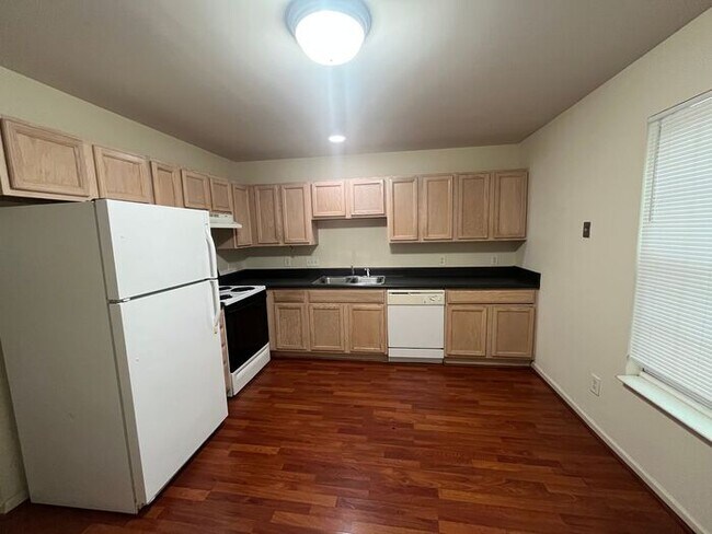 Building Photo - 18 Red Ln