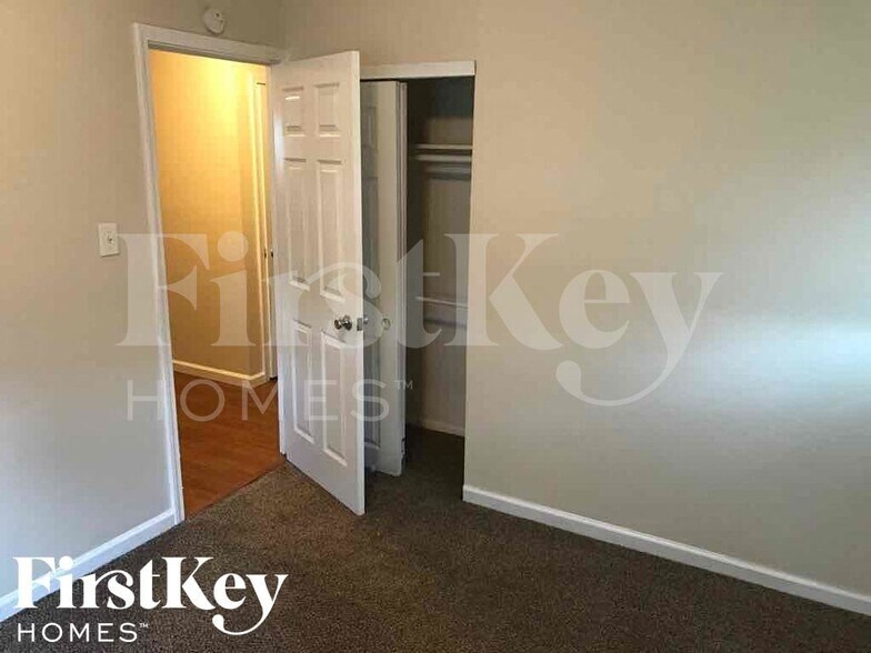 Building Photo - 4801 Leone Dr