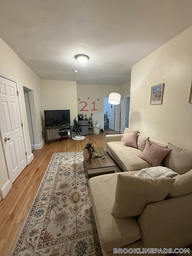 Building Photo - 322 St Paul St