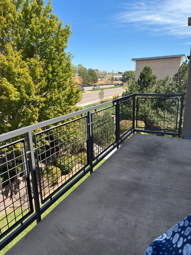 Building Photo - Beautiful Updated 2-Bedroom, 2 Full Bathroom Mid-Rise Condo Available ASAP!