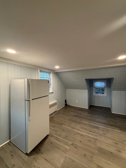 Building Photo - 114 E Meadow Ave