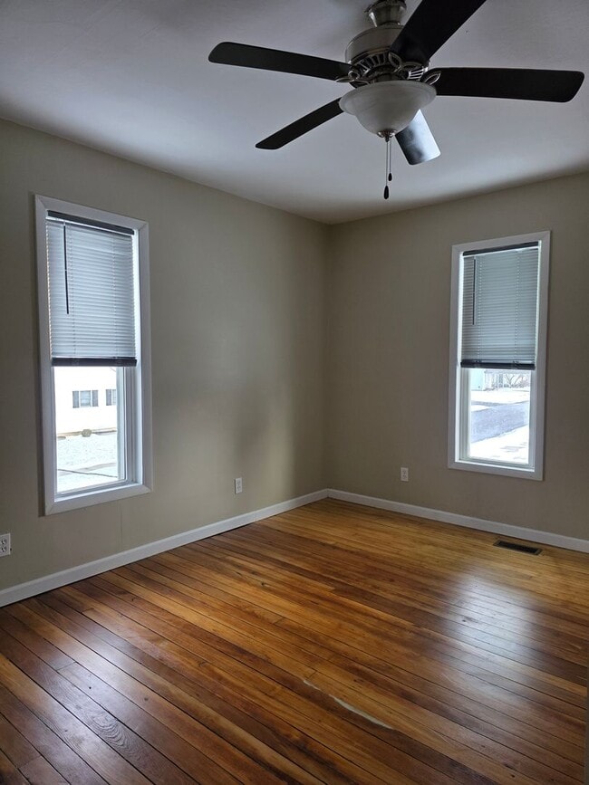 Building Photo - Spacious Home Across from University of Findlay