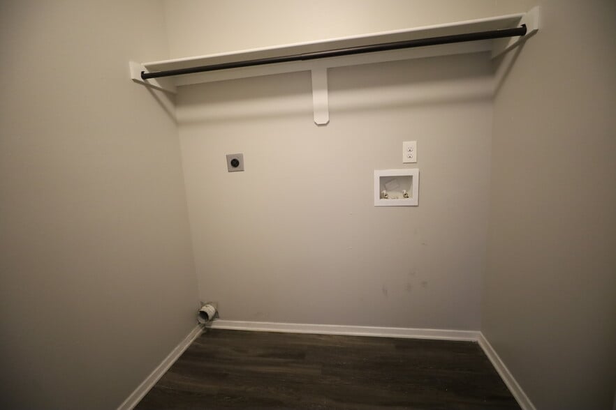 Building Photo - 3730 Churchill Dr