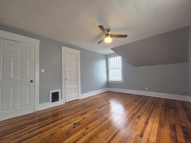 Building Photo - Updated 4-Bedroom, 2-Bath Home in Benton Harbor