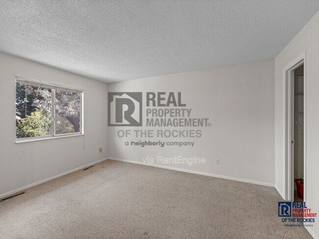 Building Photo - 412 Towhee St