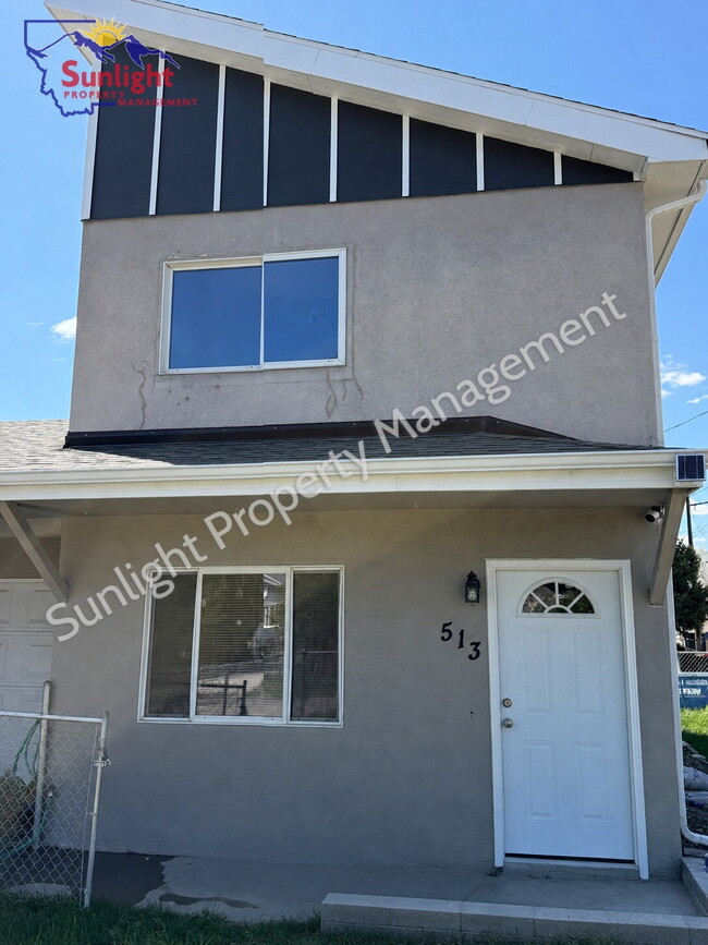 Building Photo - 2 Bed 1 Bath one side of a Duplex with Fenced Yard