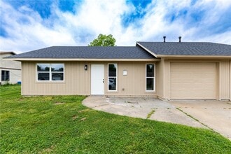 Building Photo - 1802 S 14th Pl