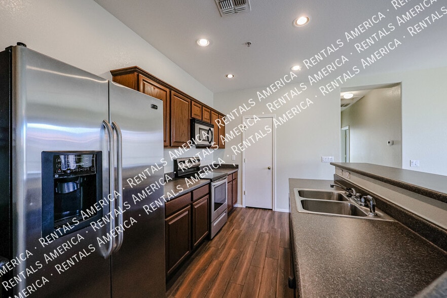 Building Photo - 1255 S Rialto