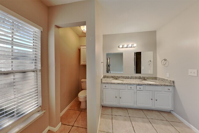 Building Photo - 7611 Round Grove Ln