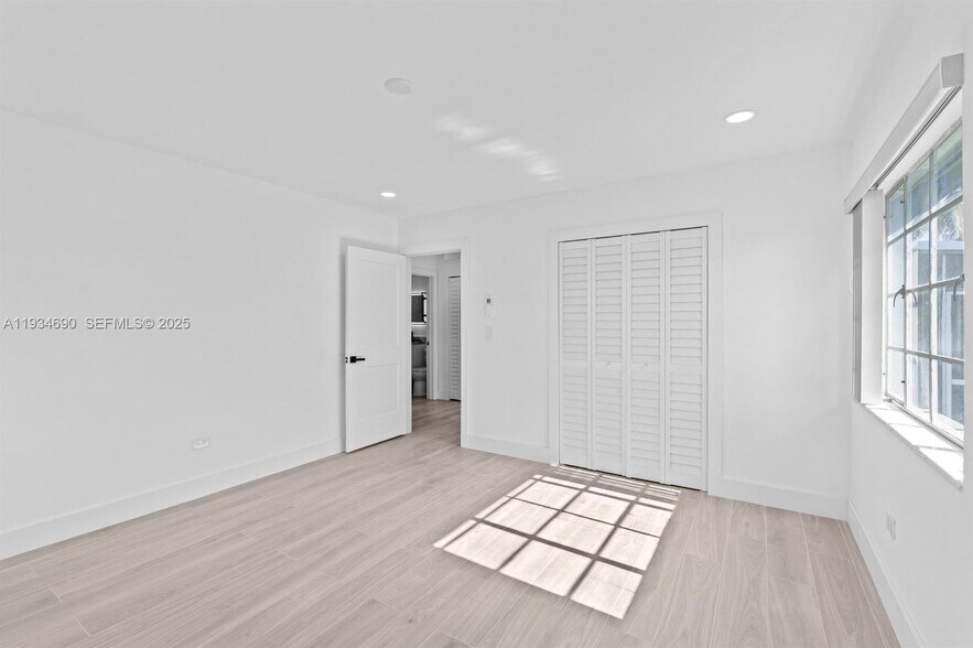 Building Photo - 326 191st St