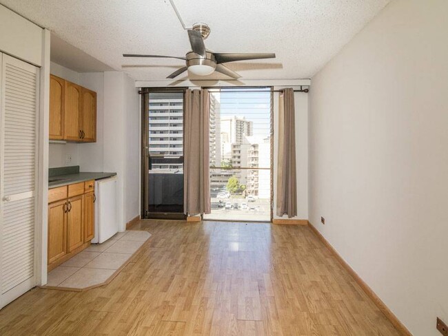 Building Photo - 2BR/2BA/1PKG UNIT IN THE ALA WAI MANSION W...