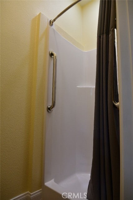 Building Photo - 483 Lyle Dr