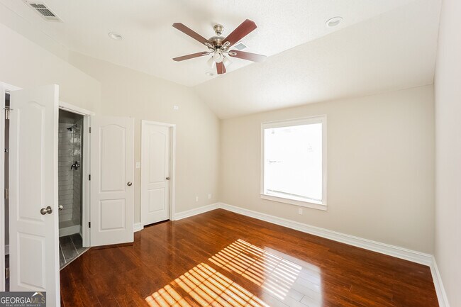 Building Photo - 125 Gleneagles Way