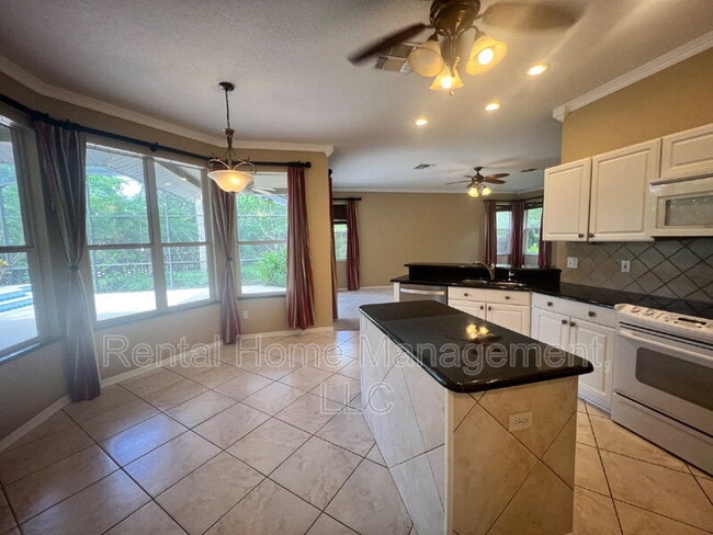 Building Photo - 10140 Pointview Ct