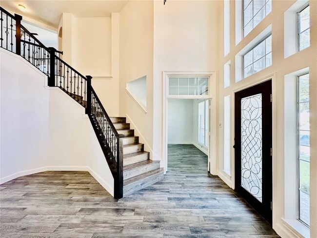 Building Photo - 901 Bethpage Dr