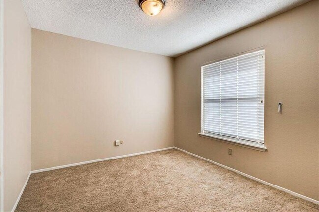 Building Photo - 4753 Fairbanks Dr