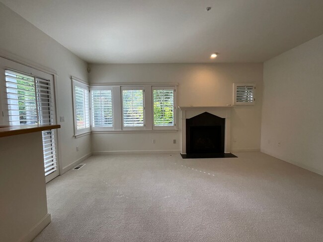 Building Photo - 2 Week Move In Special - Beautiful 2 Bedro...