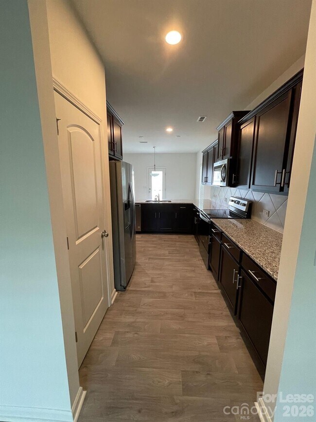 Building Photo - 809 Alexander Commons Dr