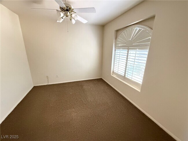 Building Photo - 2050 W Warm Springs Rd