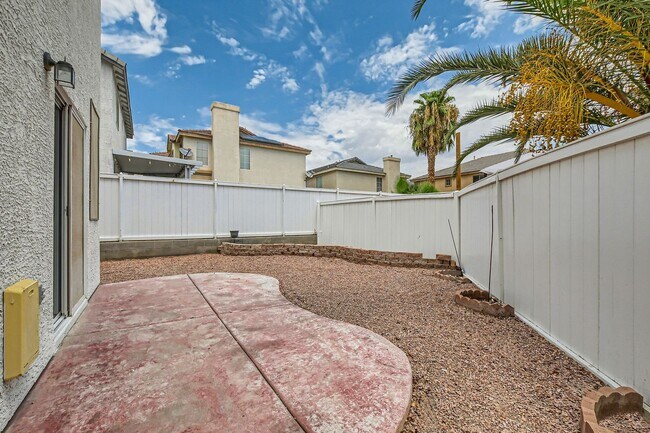 Building Photo - 4726 English Lavender - Gated community! R...