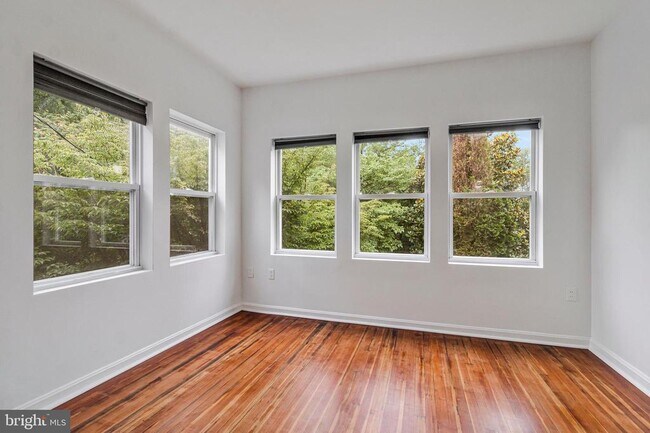 Building Photo - 4414 Volta Pl NW