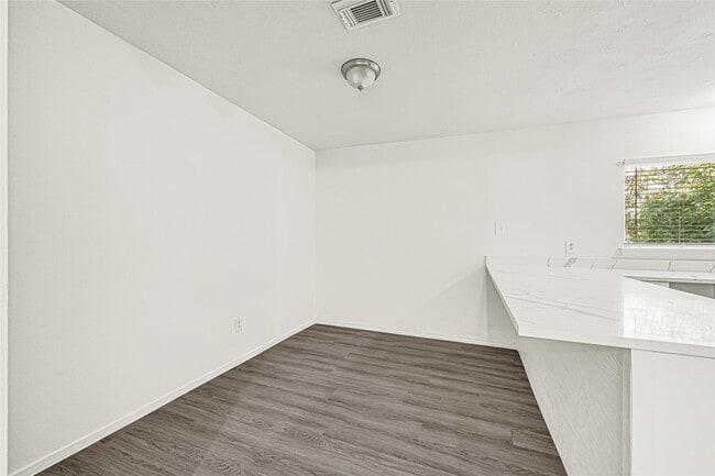 Building Photo - 8610 Timber View Dr