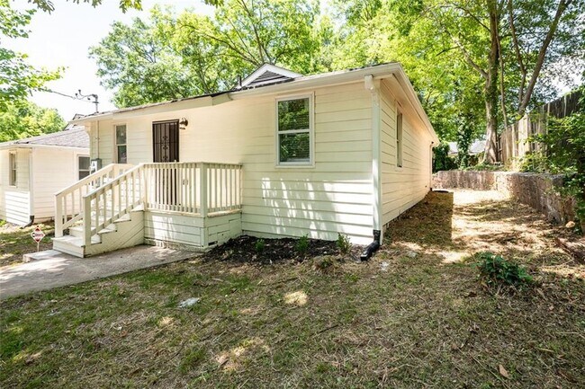 Building Photo - 452 Paines Ave NW