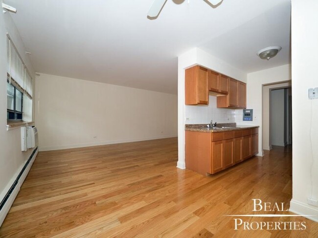 Building Photo - 1 bedroom in CHICAGO IL 60657