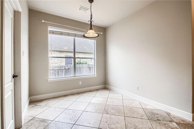 Building Photo - 7913 Menler Dr