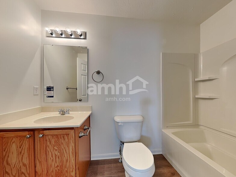 Building Photo - 310 Hennepin Dr