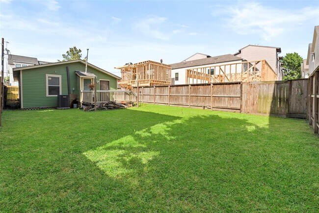 Building Photo - 4201 Marina St