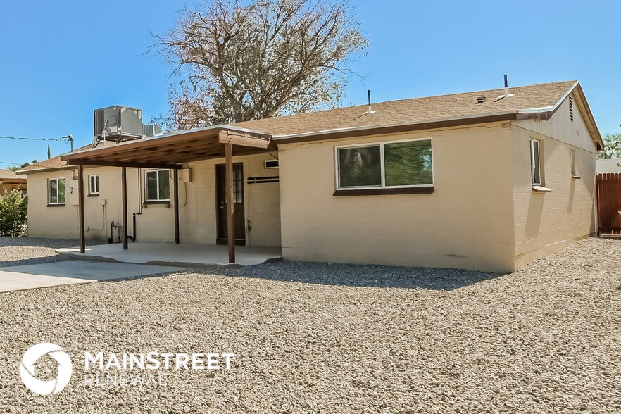 Building Photo - 6131 E 25th St