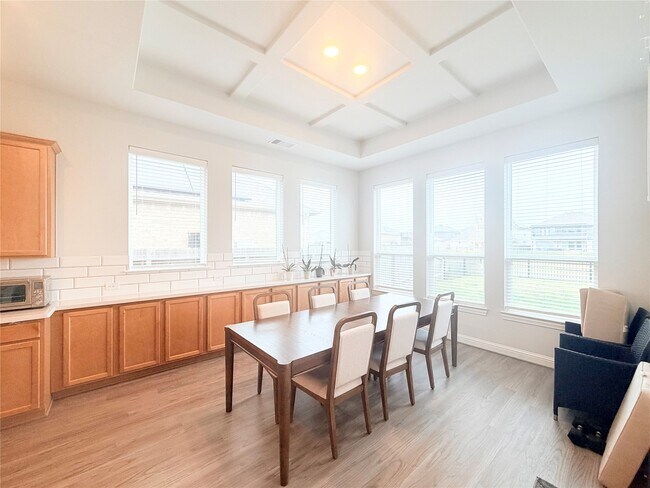 Building Photo - 6610 Lake Oasis Dr