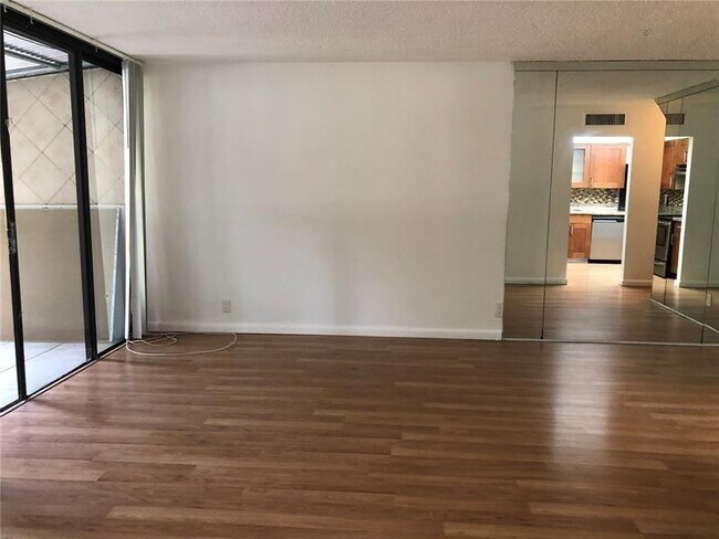Building Photo - 20350 W Country Club Dr