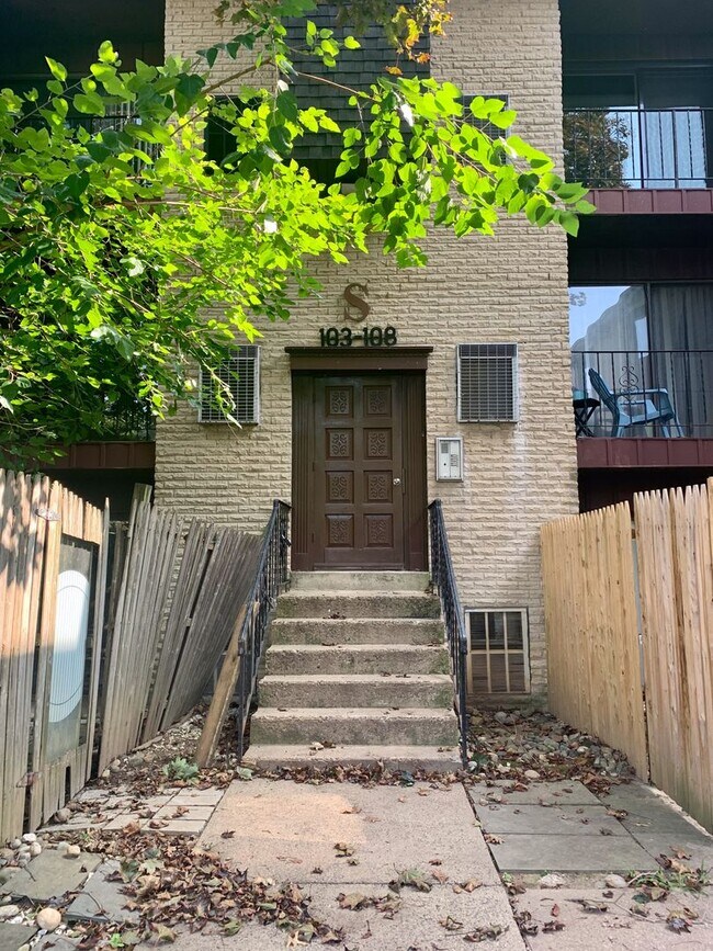 Primary Photo - Amazing 1-Bedroom Condo at Bentley Square ...
