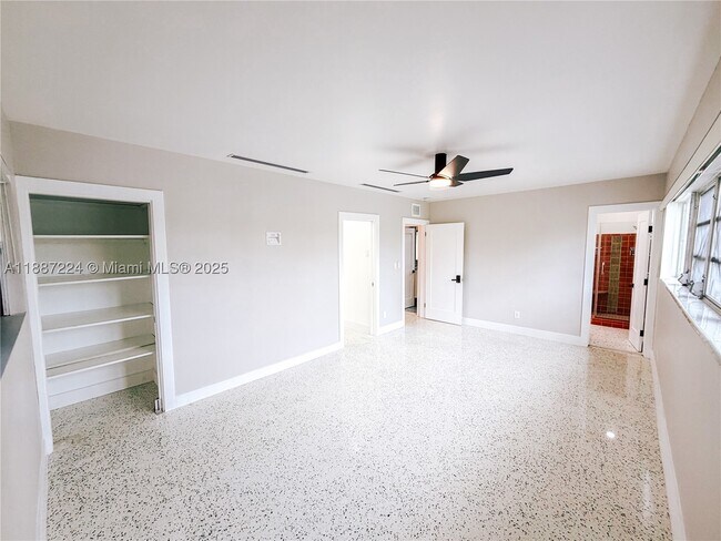 Building Photo - 425 NE 103rd St
