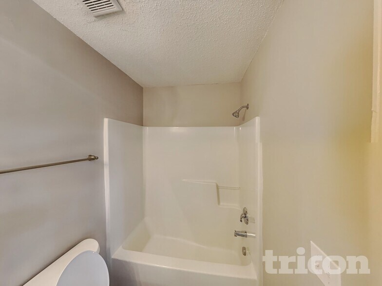 Building Photo - 1017 Highstone Dr