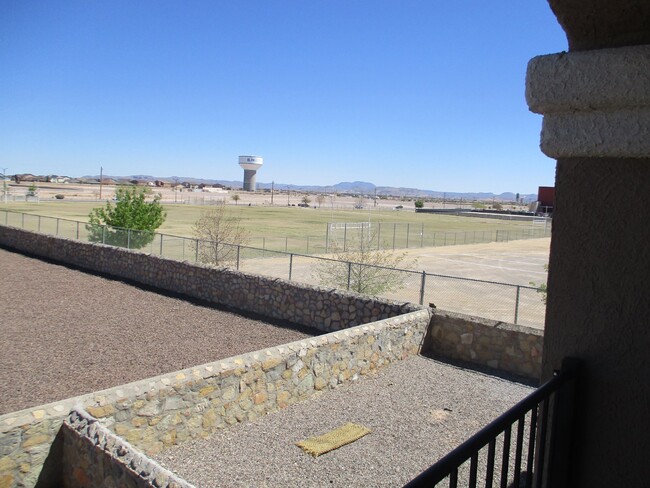 Building Photo - "Charming 2-Bed, 2-Bath Gem in El Paso – 1...