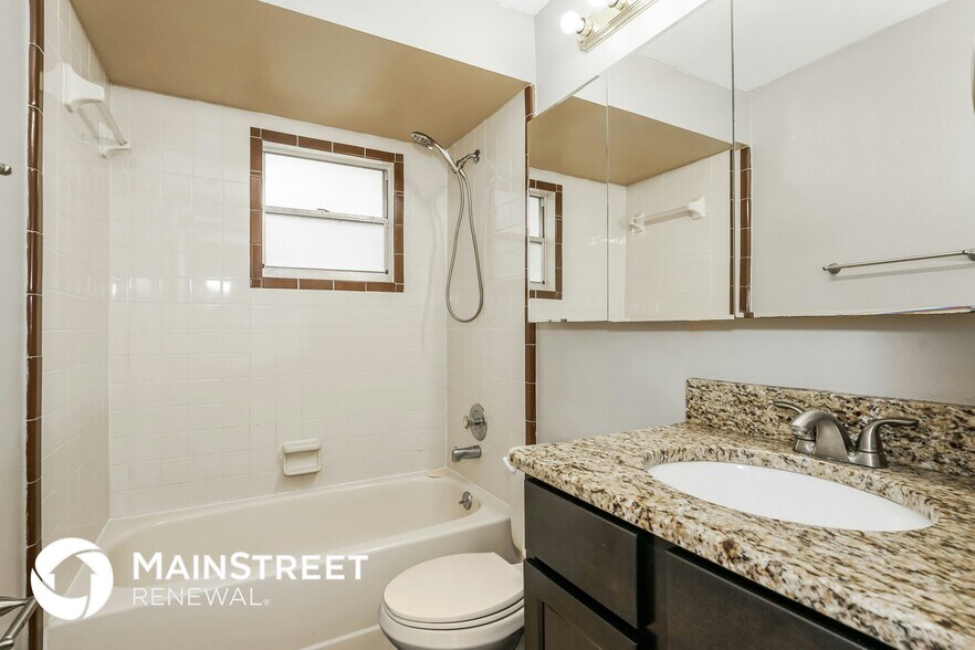 Building Photo - 2208 Spring Cir