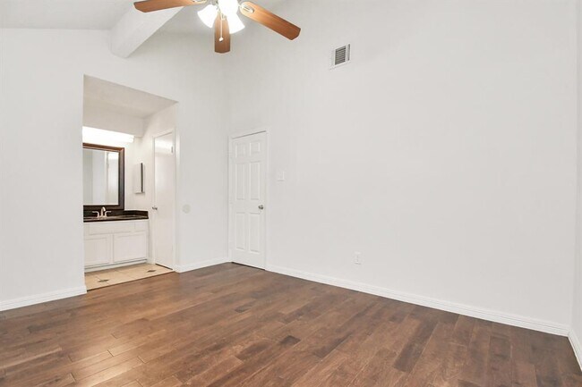 Building Photo - 11139 Holly Hill Ln