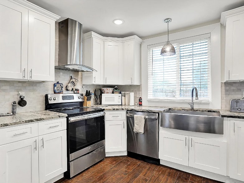 Building Photo - 1641 Iowa St