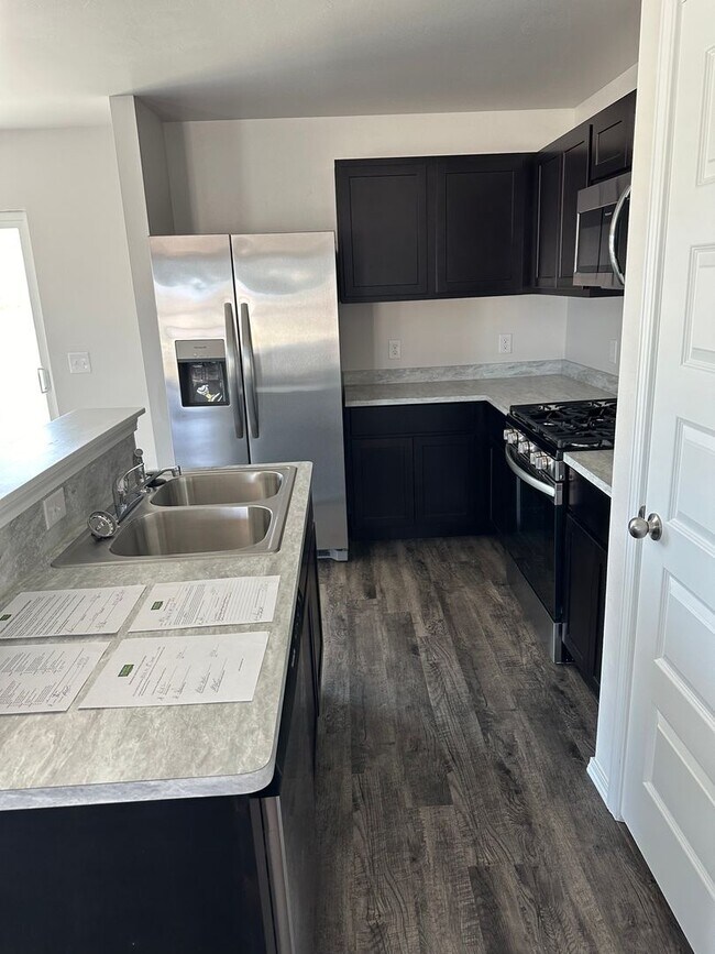 Building Photo - *Preleasing Now!  Three Bedroom | Two Bath Home in Saratoga