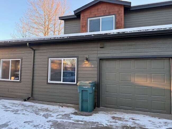 Building Photo - 3 Bedroom South Anchorage Townhouse! Utilities Included!