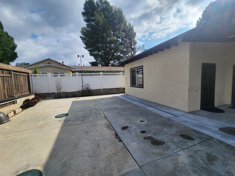 Building Photo - 10528 Tuxford St