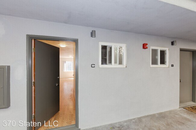 Building Photo - 370 Staten Ave