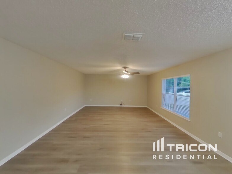 Building Photo - 6472 Grapewood Rd