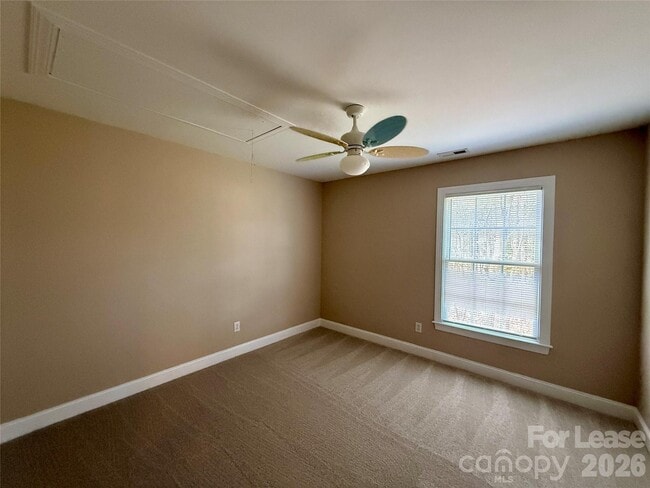 Building Photo - 3993 Lake Shore Rd S