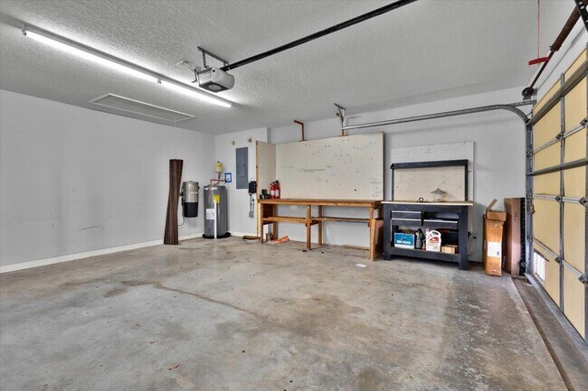 Building Photo - 10882 SW Dardanelle Dr