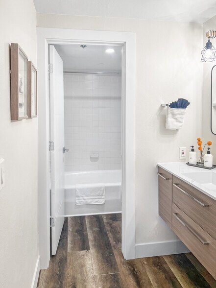 Building Photo - 1385 Lowell Ave