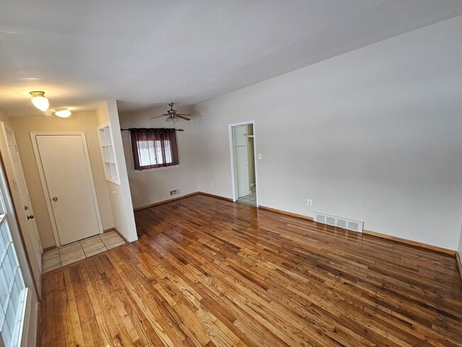 Building Photo - Updated Brick Ranch